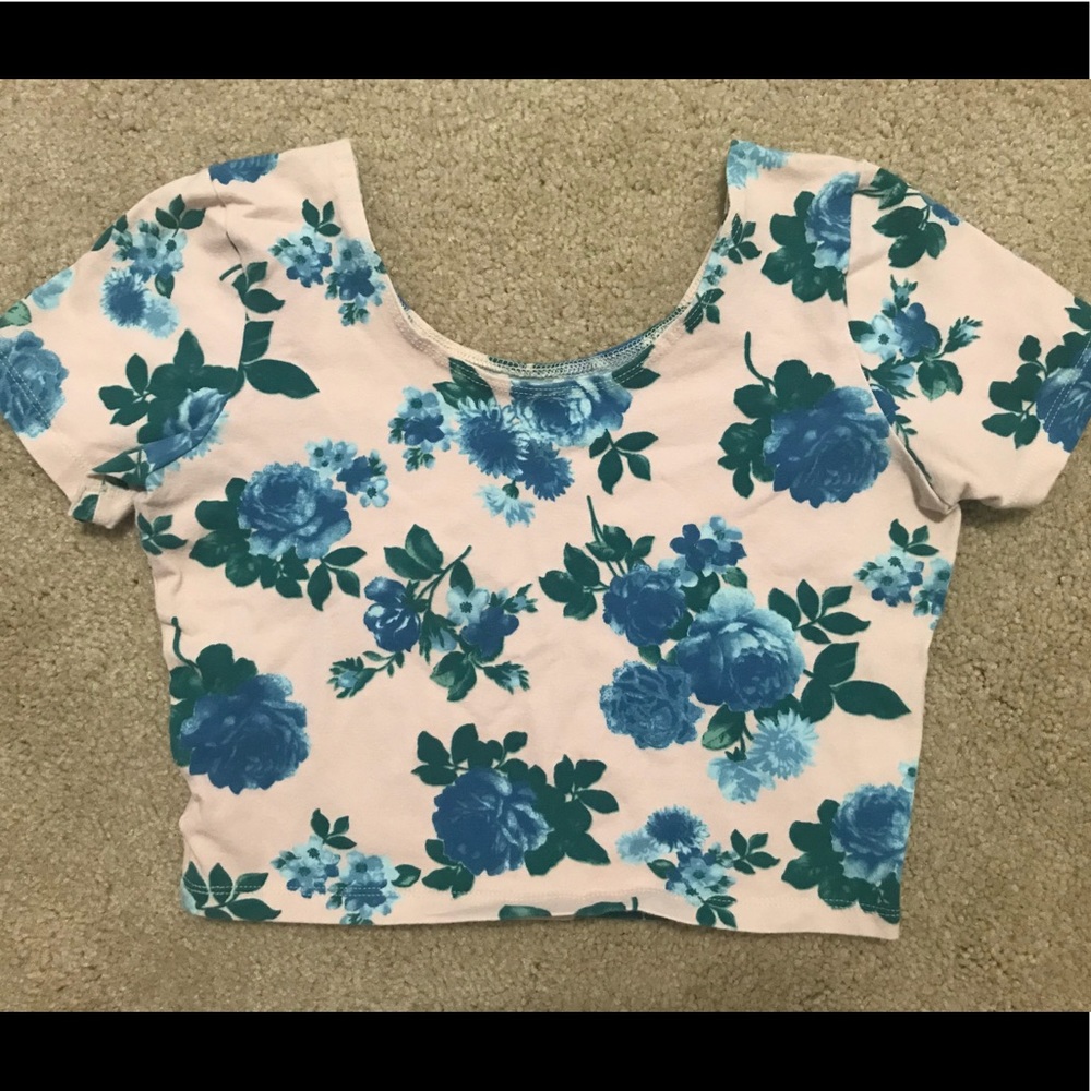Cute fun flirty crop top :)